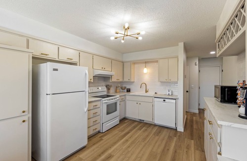 Central Oklahoma City House | Cozy 2-bedroom townhome in lovely Oklahoma City with WiFi, lake, restaurants.