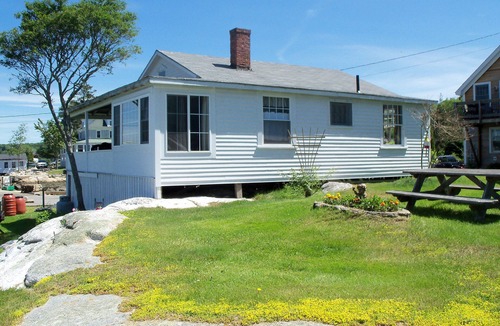 Boothbay Harbor Cottage | Cozy 2-bedroom cottage located in the heart of inner Boothbay Harbor.
