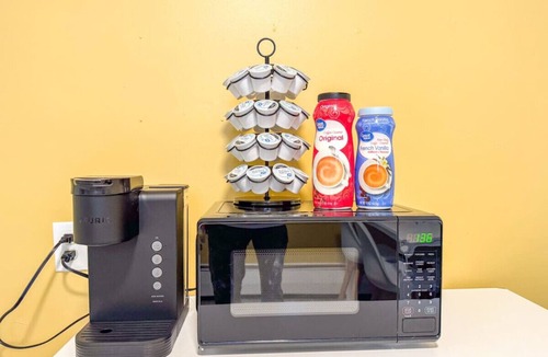 Mount Oliver Apartment | Cozy 2 Bedroom w/5 Beds + Sofa Bed & WIFI!