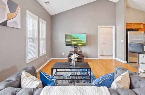 Kennedy King House | Cozy 2B2B Condo Downtown INDY