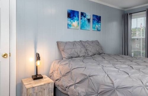 Southern Coast Apartment | Cozy 2BD | Sleeps 6 | Only 5 Miles To Beaches