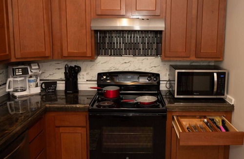 South Park House | Cozy 2BR Cottage Near Miami Valley Hospital & UD
