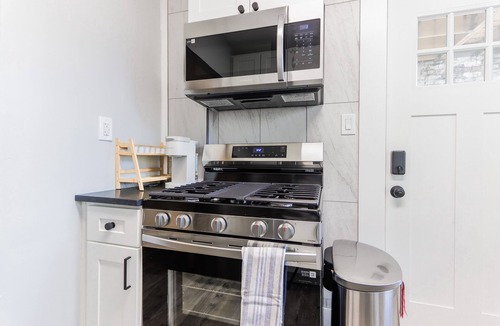 Lakewood Apartment | Cozy 2BR Near Edgewater Beach Pet Friendly + Parking
