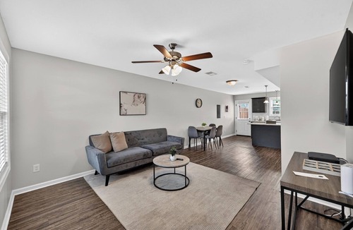 Clarksville Apartment | Cozy 2br Stay Near Work & Dining