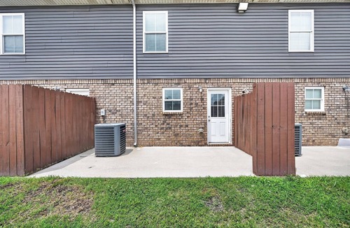 Clarksville Apartment | Cozy 2br Stay Near Work & Dining