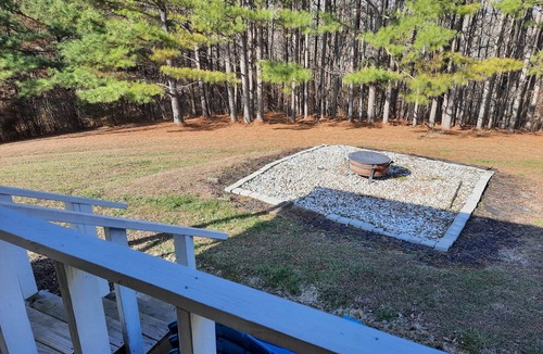 Monticello House | Cozy 3 bdr home - 5 min to the marina, half mile to closest boat ramp
