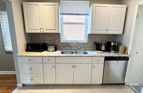 Detroit House | Cozy 3 Bed 15 Minutes from downtown! New Furniture