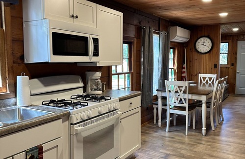 Rhinelander Resort | Cozy 3-bedroom cabin on Wisconsin River Chain - 200' from the Beach Bar & Grill