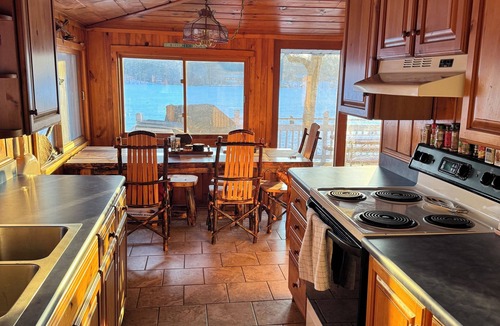 Harrison Cabin | Cozy 3 bedroom cabin on Long Lake