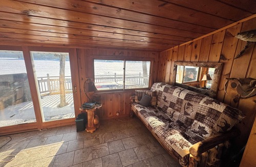 Harrison Cabin | Cozy 3 bedroom cabin on Long Lake