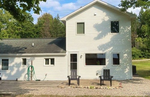 Frankfort House | Cozy 3-bedroom cottage centrally located!