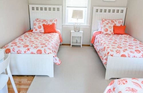 Bass River Cottage | Cozy 3 bedroom cottage with .3 Mi walk to beach.