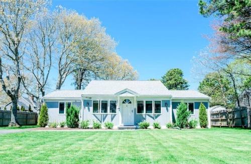 Bass River Cottage | Cozy 3 bedroom cottage with .3 Mi walk to beach.