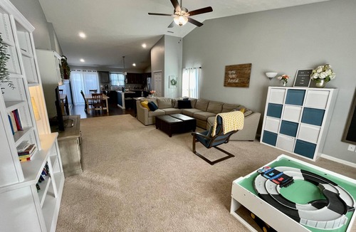 Bloomington House | Cozy 3 Bedroom Home - 10 min from IU's campus & downtown Bloomington