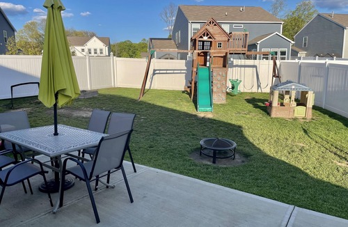 Bloomington House | Cozy 3 Bedroom Home - 10 min from IU's campus & downtown Bloomington