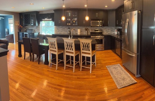 Village of Chesaning Condo | Cozy 3BR/3BA Second-Floor Condo Fast WiFi Walk to Boulevard