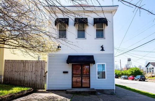 Germantown Apartment | Cozy 3BR Haven Comfort & Charm
