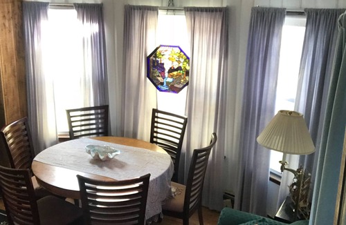 Ocean Park Cottage | Cozy 4 Bedroom Cottage 2 minute walk to Beach
