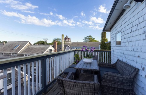Oak Bluffs Condo | Cozy 4-bedroom condo in perfect Oak Bluffs with AC, on Circuit Ave, WiFi!