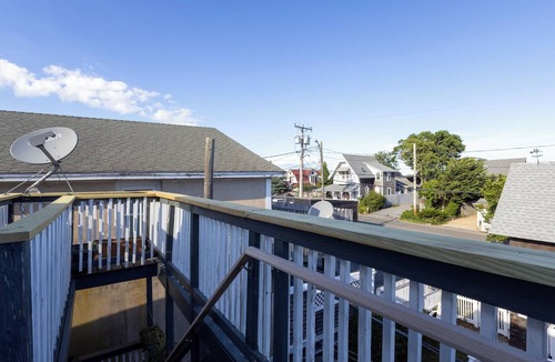 Oak Bluffs Condo | Cozy 4-bedroom condo in perfect Oak Bluffs with AC, on Circuit Ave, WiFi!