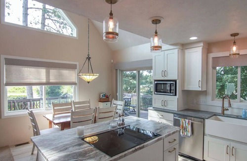 Thompsonville House | Cozy 4-BR Home Sleeps 10, Fire Pit, 5-Min Walk to Crystal Ski Mountain & Golf