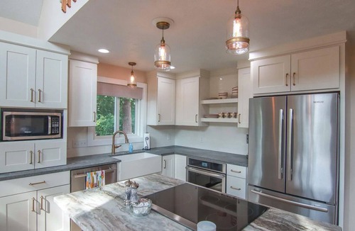 Thompsonville House | Cozy 4-BR Home Sleeps 10, Fire Pit, 5-Min Walk to Crystal Ski Mountain & Golf