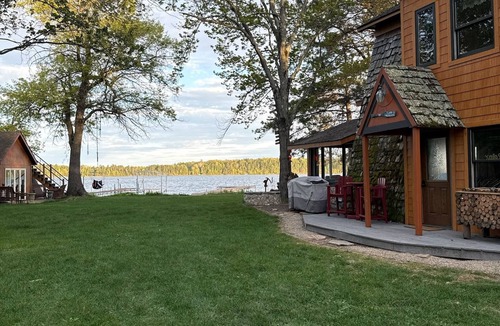 Spooner Cabin | Cozy 4BR Lake front Cabin on Big McKenzie w/Boathouse Bar, 2 Docks & Fire Pit