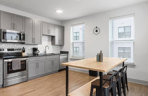East Walnut HIlls Apartment | Cozy 6BR/BA combined Apartments Near DT Cincinnati