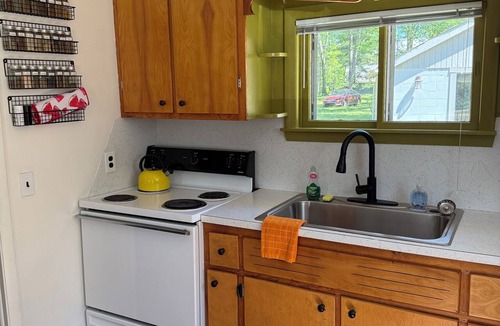 West Branch Cottage | Cozy acorn cottage w/lake view
