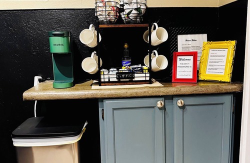 Meridian-Kessler House | Cozy and Central I SoBro I Steps to Dining & Monon, Sleeps 6, Private Parking.
