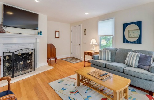 Chatham House | Cozy and Conveniently located near the bike path!