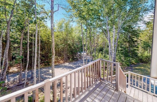 Lamoine Cabin | Cozy and modern hideaway - walk to the beach - fast WiFi & washer/dryer