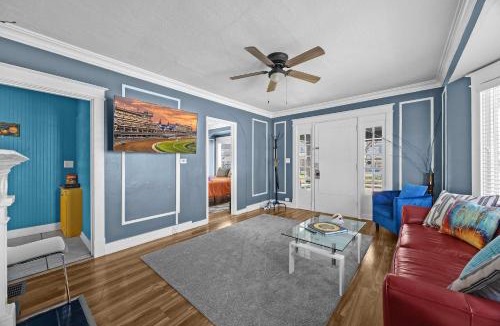 Merriwether House | Cozy and Spacious Retreat in Lou Arts District