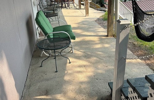Town of Jerusalem Apartment | Cozy apartment on Keuka Lake, close to Keuka College, wineries and breweries.
