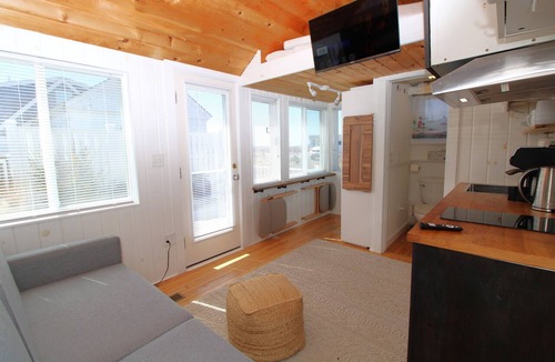 Provincetown Condo | Cozy Bayside Cottage With Huge Outdoor Living Space and Private Beach (2313)