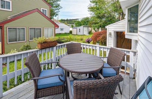 Ogunquit Cottage | Cozy beach retreat minutes from Footbridge Beach!