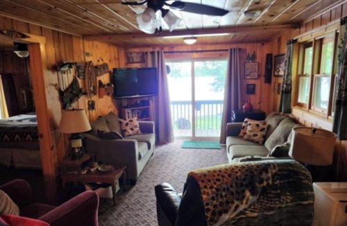 Lac du Flambeau Cabin | Cozy beachfront 3-bedroom cabin on over 700 acre Amber Lake, WiFi, AC
