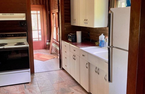 Hale Cabin | Cozy Beautiful log cabin situated on acreage with access to East Stylus Lake