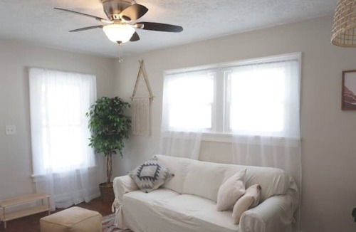 Fairfax House | Cozy Boho Bungalo w. Full Bath & King Bed