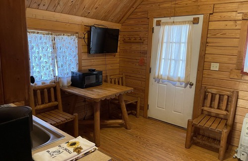 Argillite Cabin | Cozy cabin hideaway with kitchen