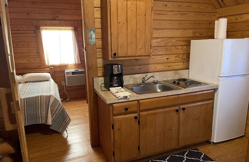 Argillite Cabin | Cozy cabin hideaway with kitchen
