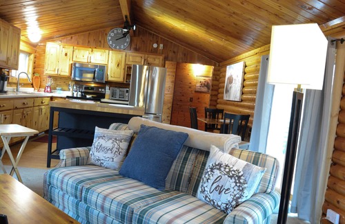Breezy Point House | Cozy Cabin in Breezy Point! Book now for summer!