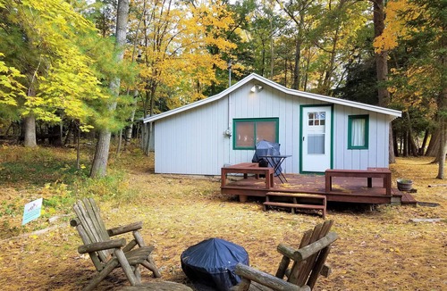 Glen Arbor House | Cozy cabin in Glen Arbor w/Crystal River frontage. WIFI, fire pit, dog ok