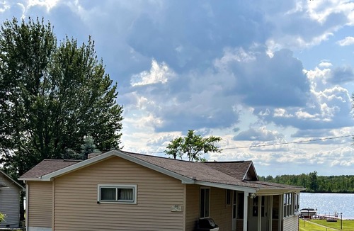 West Branch Cabin | Cozy Cabin in Northeast Michigan on all sports lake-dock, kayaks, pet-friendly!