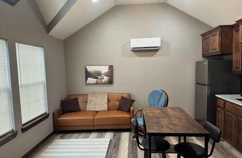 Lawton Cabin | Cozy cabin near Medicine Park Tv and WIFI