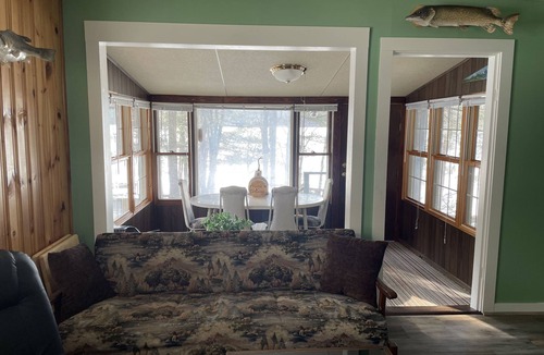 Springbrook Cabin | Cozy cabin nestled on the quiet shores of Gull Lake