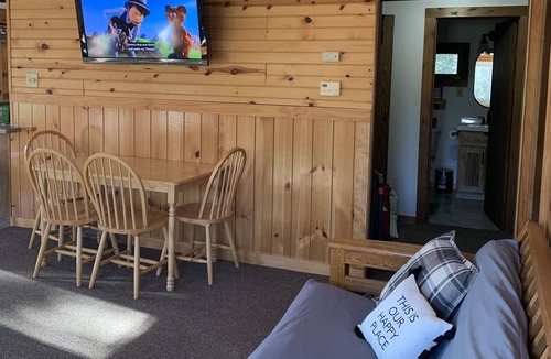 New Post Cabin | Cozy Cabin on Blueberry Lake