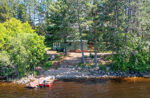 Winton Cabin | Cozy Cabin on Fall Lake 5 min from Ely: Dock, WiFi, Canoe, Kayak