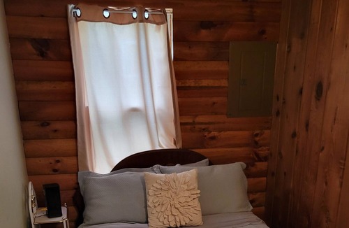 Houghton Lake Cabin | Cozy cabin on the canal of the Muskegon River. Outdoor persons paradise!