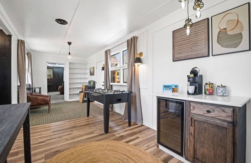 Summerlee House | Cozy Cabin Retreat w/Sauna, Game Room & Fire Pit